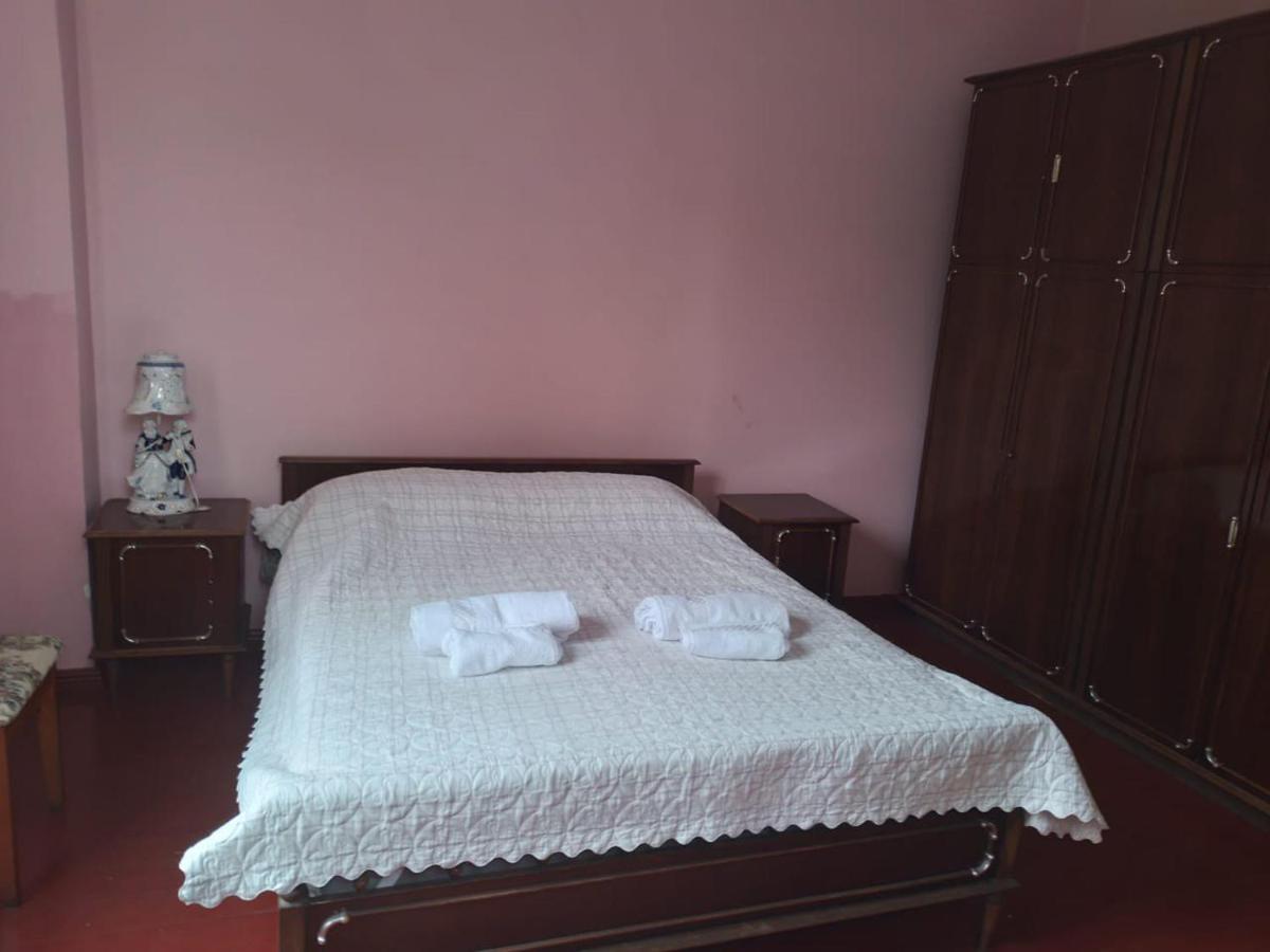 Merabi And Neli Guest House Makhinjauri Bagian luar foto