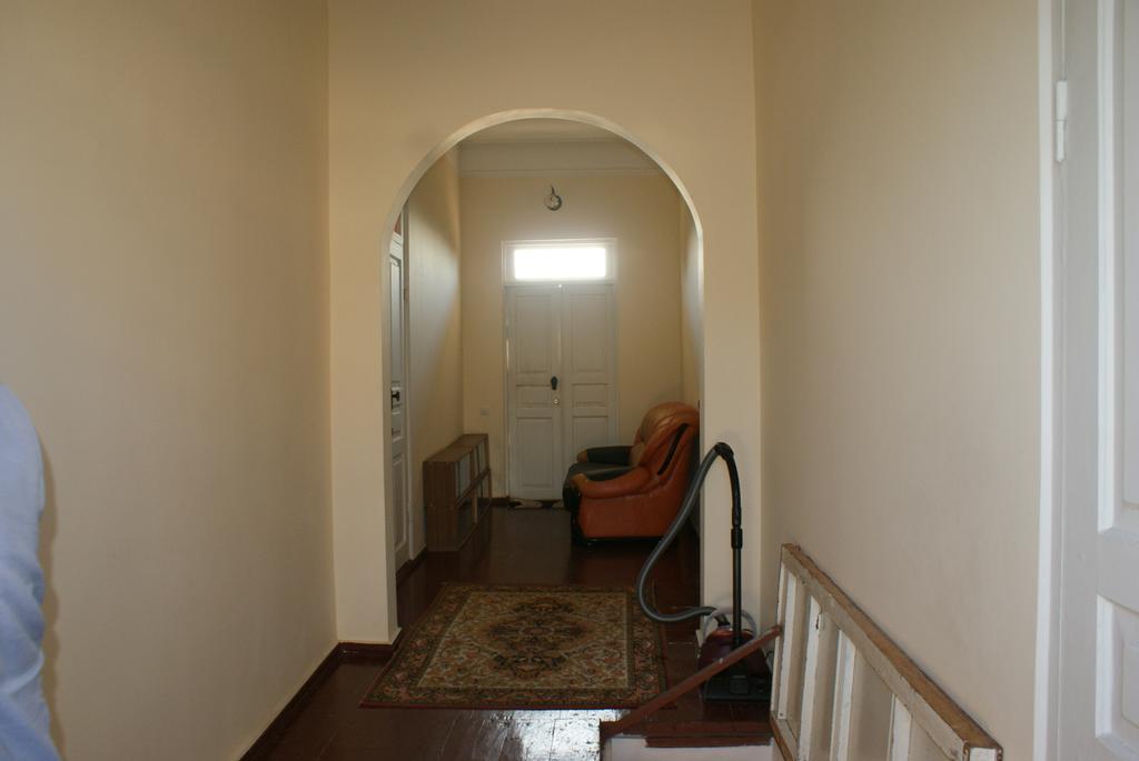 Merabi And Neli Guest House Makhinjauri Ruang foto